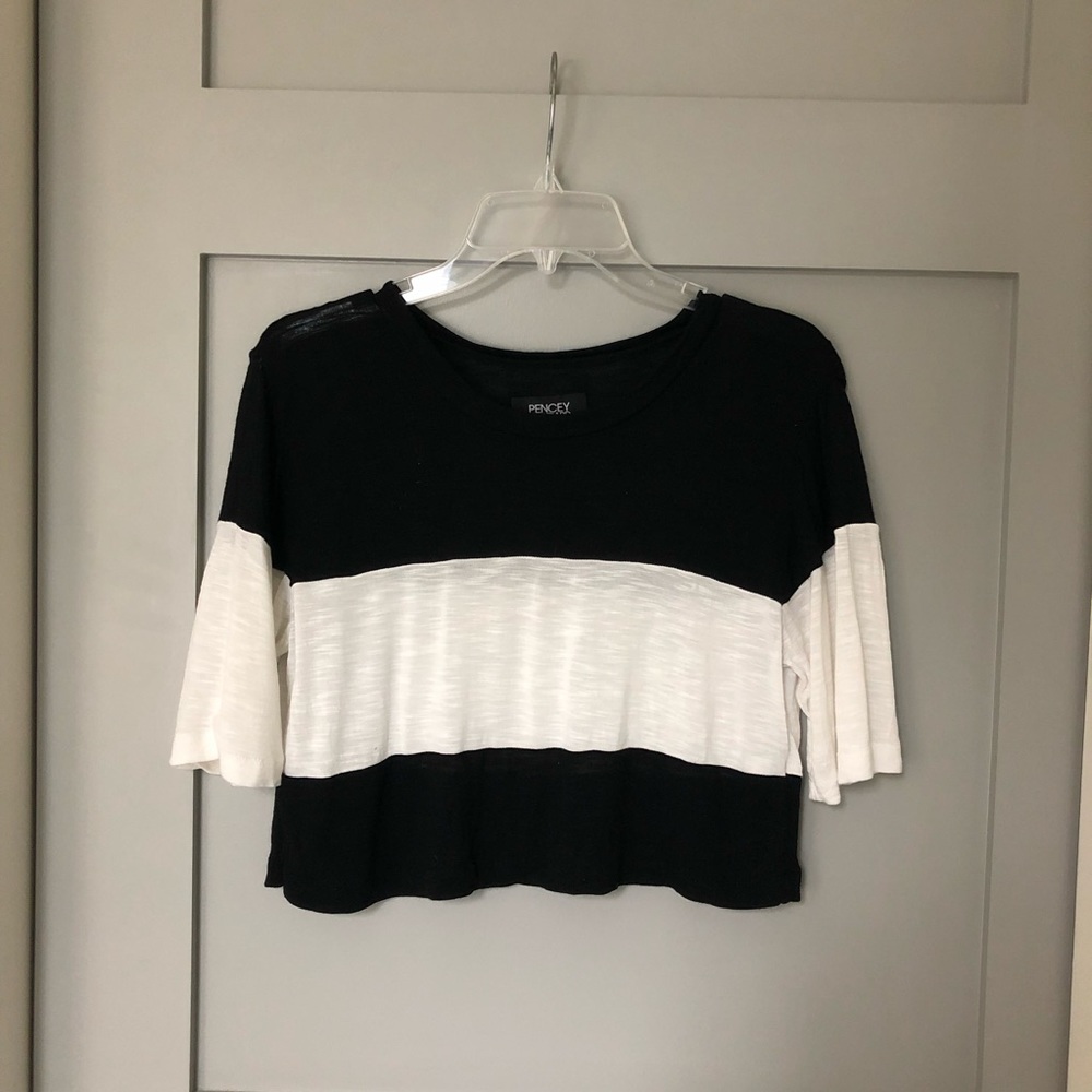Black and white crop T-shirt